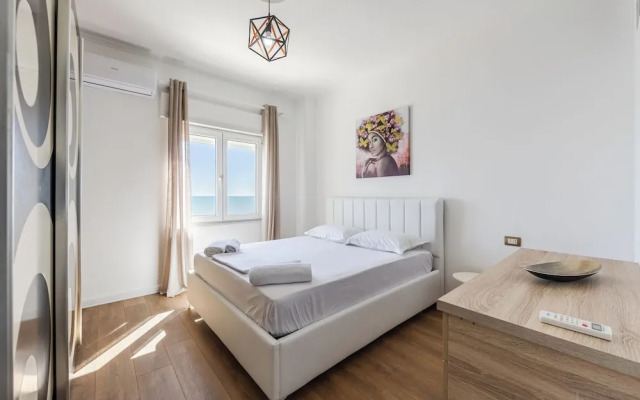 Joe's Seafront Apartment