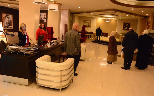 Sandy Le Oriental Hotel