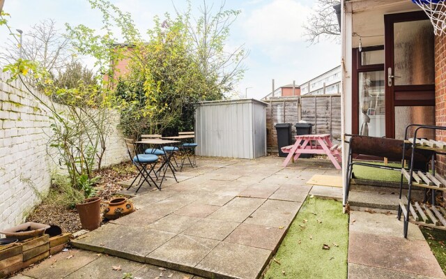 Spacious 3 Bedroom Garden House