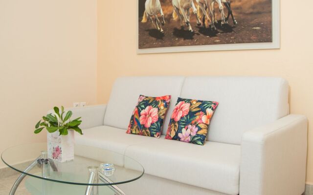 Brentanos Apartments ~ A ~ View of Paradise