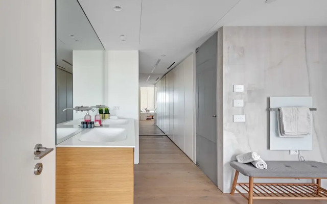 Beach Front Dream Suite & Pool