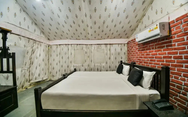 Hoppers Leeway Jungle Camp