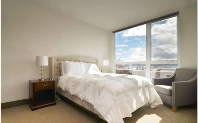 2bd2bath Waterfront Home in Hrt of SEA