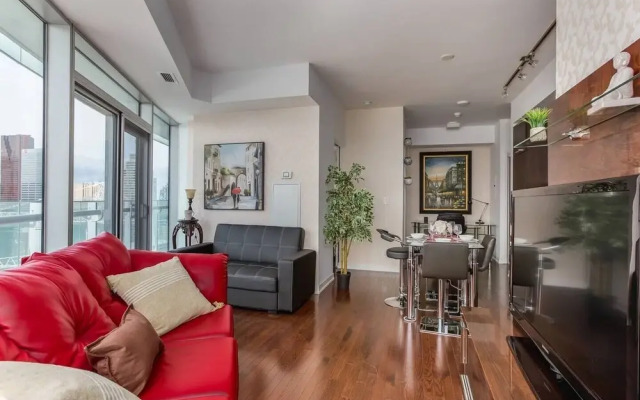 Panoramic 2 Bed CN Tower View parking