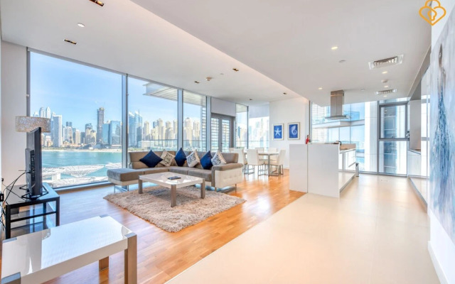 Beautiful Large 3 B/R Apt in BlueWaters Island