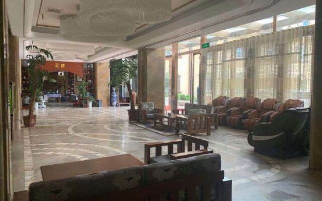 Nujiang Holiday Hotel