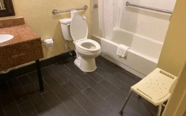 Travelodge Inn & Suites Tallahassee North
