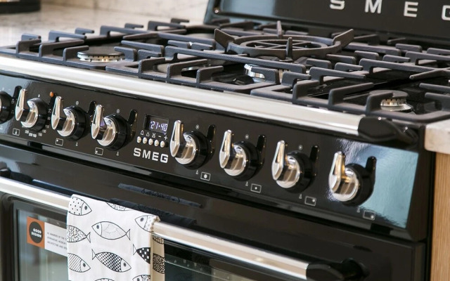 JOIVY Stunning 2BR Apt w/garden, by the Avenida subway & Botanical Garden of Lisbon