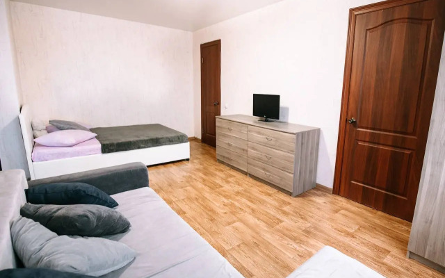 Dzerzhinskogo 10 Dvuhkomnatnye apartamenty v tsentre rjadom s KuzGTU