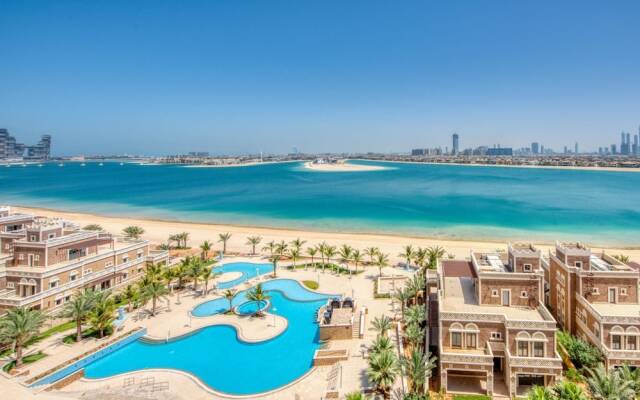 Luxury Palm Property w Beach Sea View