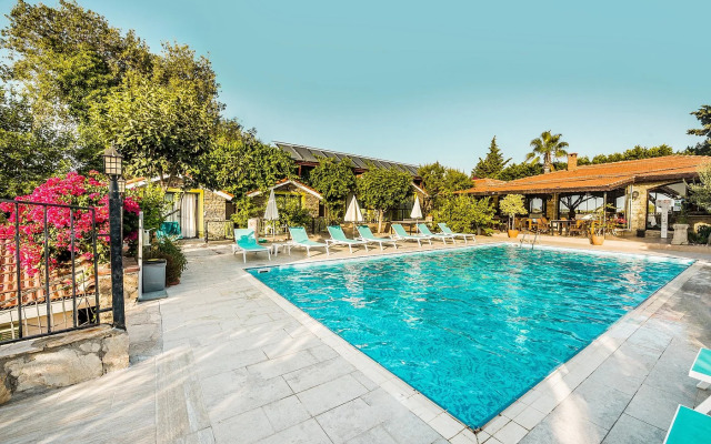 Leda Beach Hotel