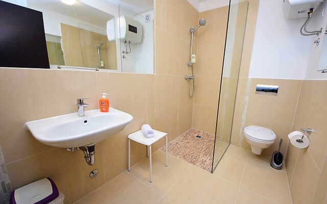 Lozna Residence 25811