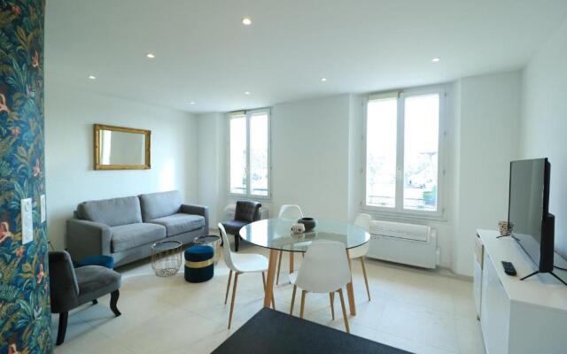 LUMINEUX 3 PIECES RENOVE FACE AU PORT l! A2B218