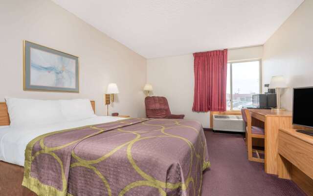 Super 8 by Wyndham Menomonie WI