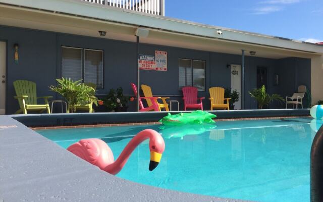 Tropicaire Motel