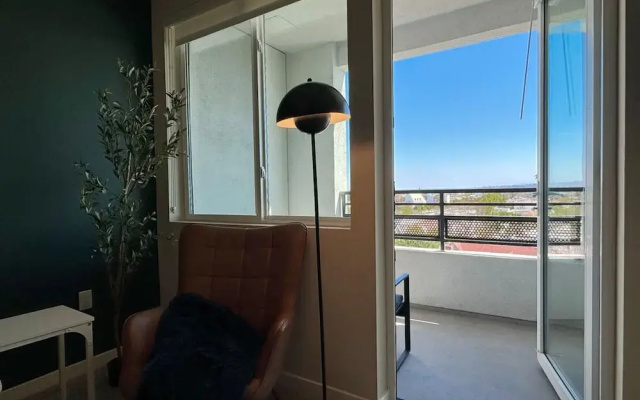 NEW LA Home W Pool GYM Parking 10 Min to Cedars