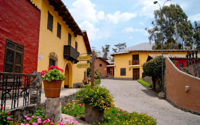 Decameron El Pueblo
