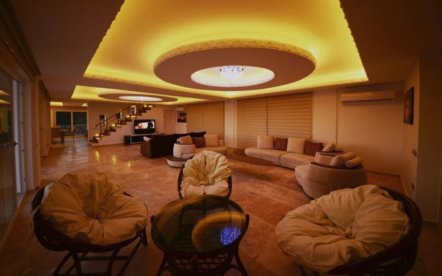 Villa Montana by Akdenizvillam