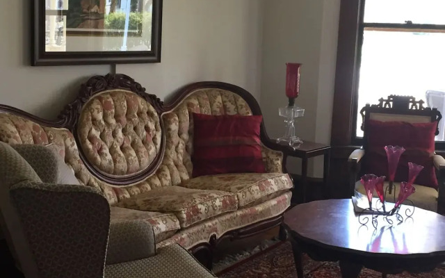 Green Oaks Bed and Breakfast