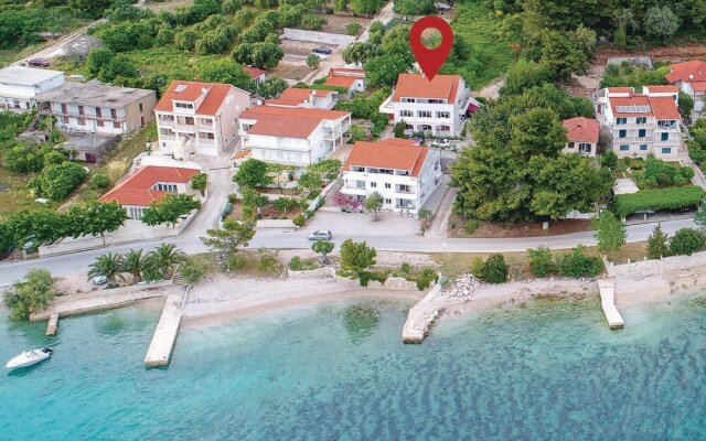 Nice Apartment in Kuciste-perna With 1 Bedrooms and Wifi