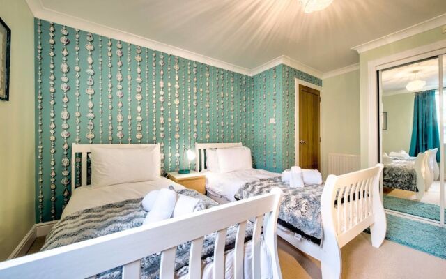3bed/3bath Townhouse with Free Parking And Balcony