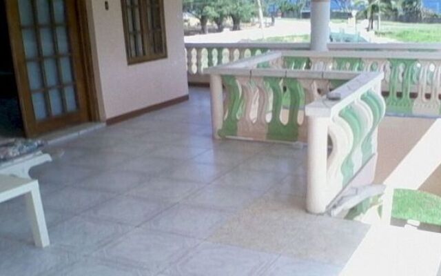 Dolphin Bay Yoga Guest House
