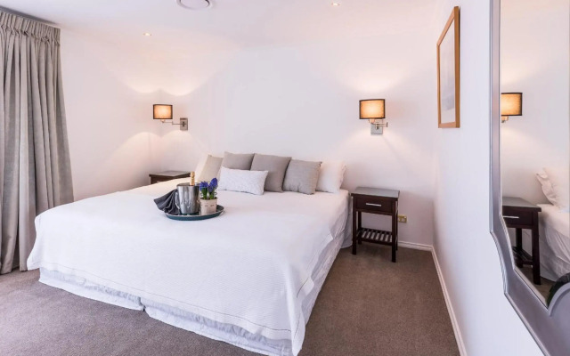 Fino Hotel and Suites