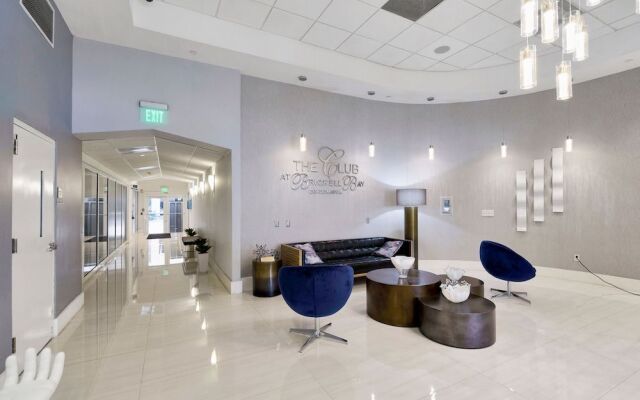 Luxury Apartments W Pool & Ocean views