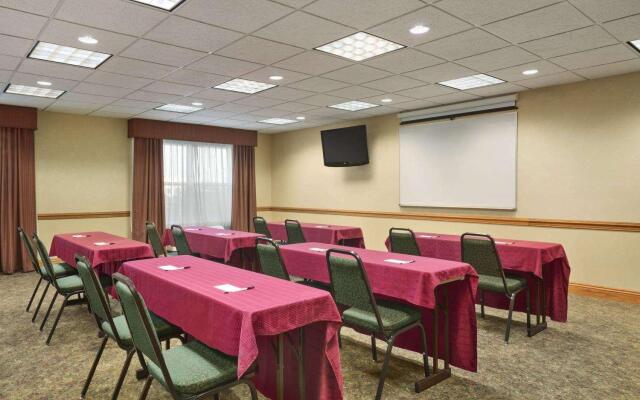 Holiday Inn Express & Suites Elyria by IHG