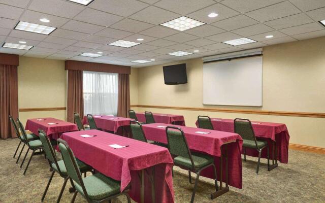 Holiday Inn Express & Suites Elyria, an IHG Hotel