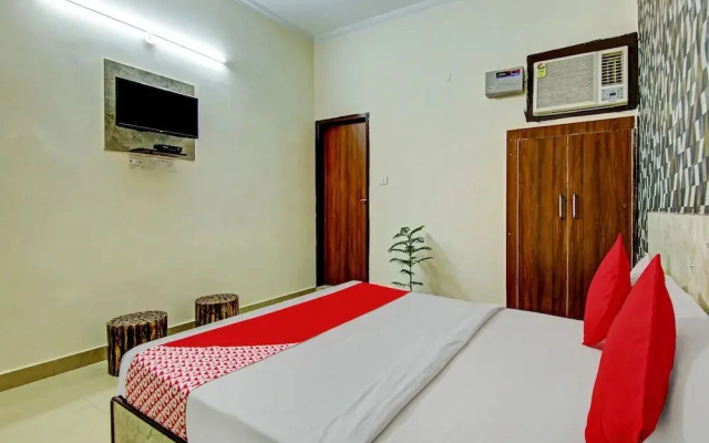 The Rosewood Hotel by OYO Rooms