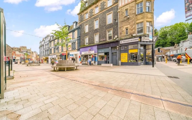 Stylish 4 Bed-town Centre