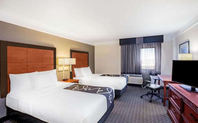 La Quinta Inn & Suites by Wyndham Houston Baytown East