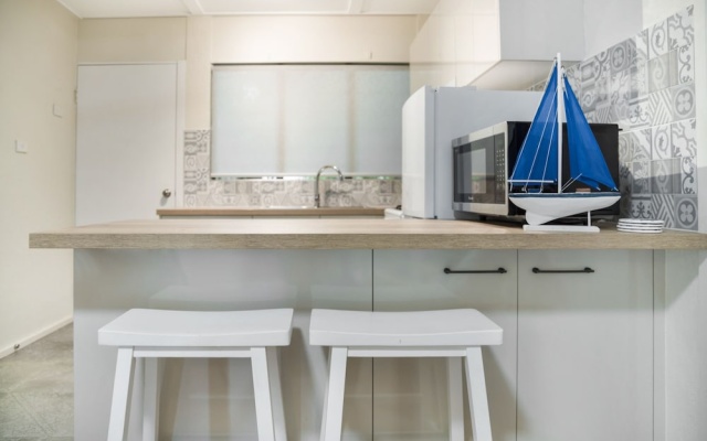 Tropical Unit with Private Fenced Garden Close to The Beach 4 – Guest Rooms – Cairns