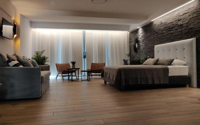 Sunny new lovely apartment 60 meters from the metro