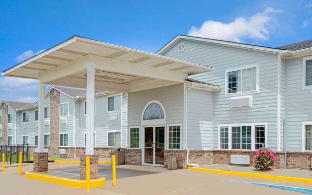 Super 8 by Wyndham Riverside/Kansas City