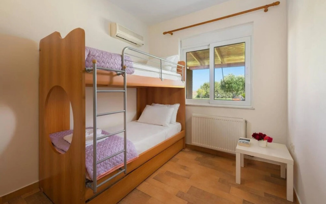 Stunning 5-bed Villa in Gennadi!