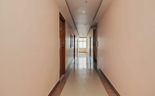 OYO 740 Hotel Suravi