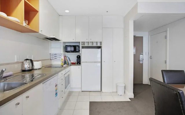 City Hideaway 1 BR Apt with Pool - Gym