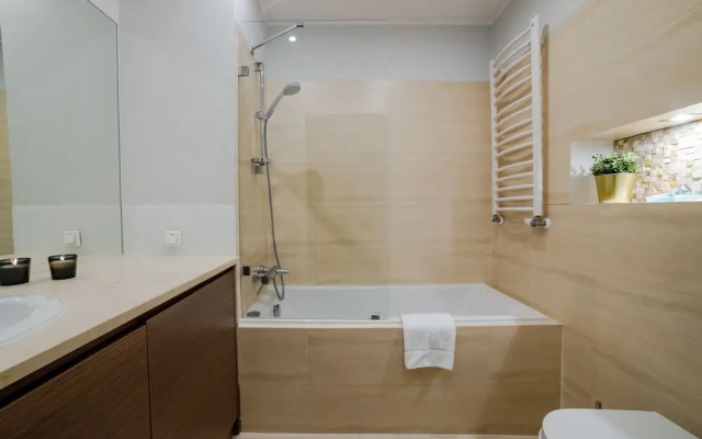 oompH Warsaw Downtown Atmospheric Apt