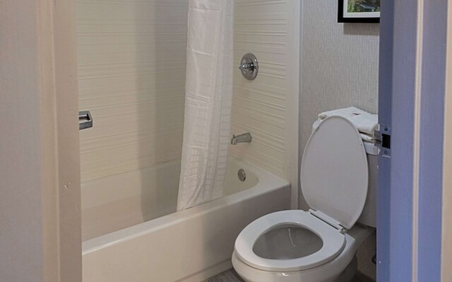 Quality Inn & Suites Outlet Village