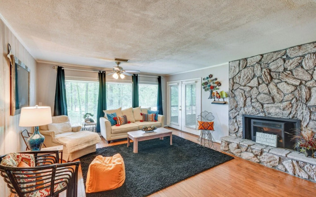 Spacious Montgomery Home ~ 3 Mi to Downtown!