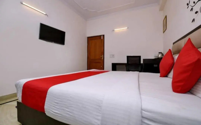OYO 89044 Raa Inn Room