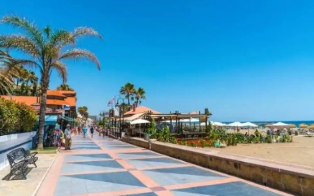 Luxury Apartment With Sea View