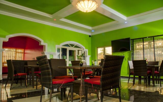 Graceland Inn & Garden