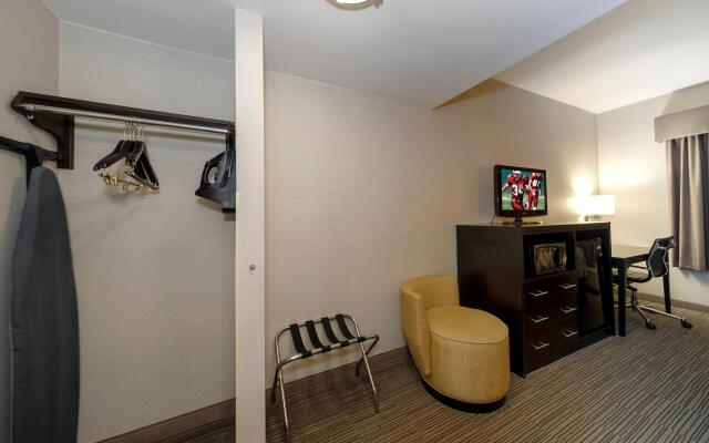 Red Roof Inn & Suites Newburgh – Stewart Airport/ West Point