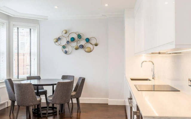 Light and Airy Central Three Bed Flat