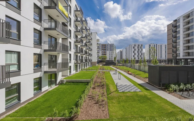 Apartment With Parking by Renters