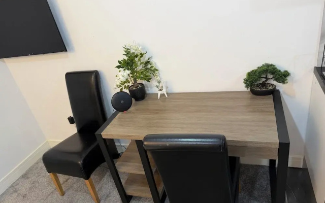 2 Bedroom Luxury Apartment With Balcony