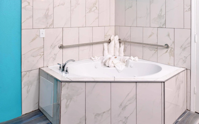 Americas Best Value Inn & Suites Houston at Hwy 6 & Westpark